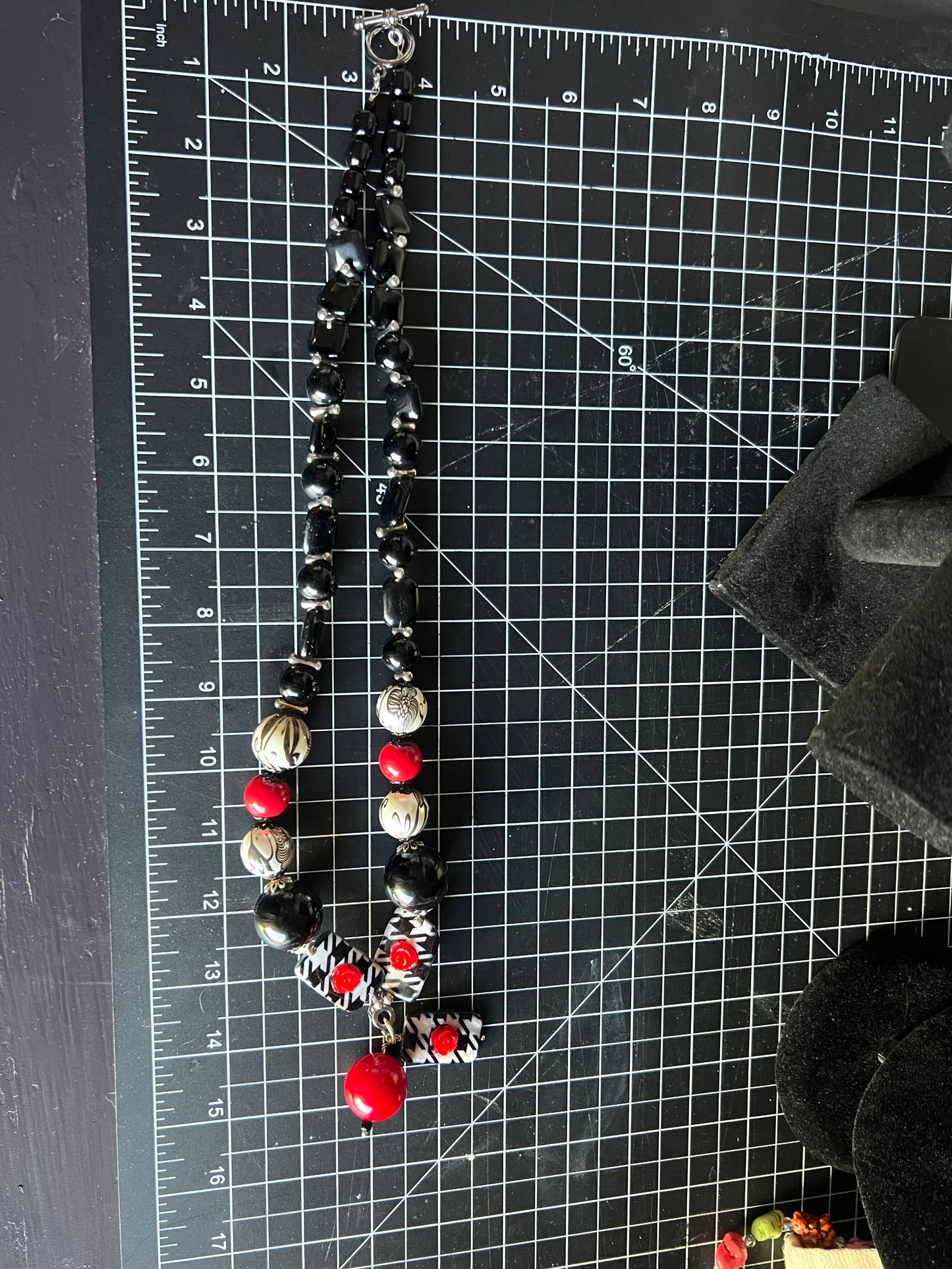 Graphic Floral Necklace