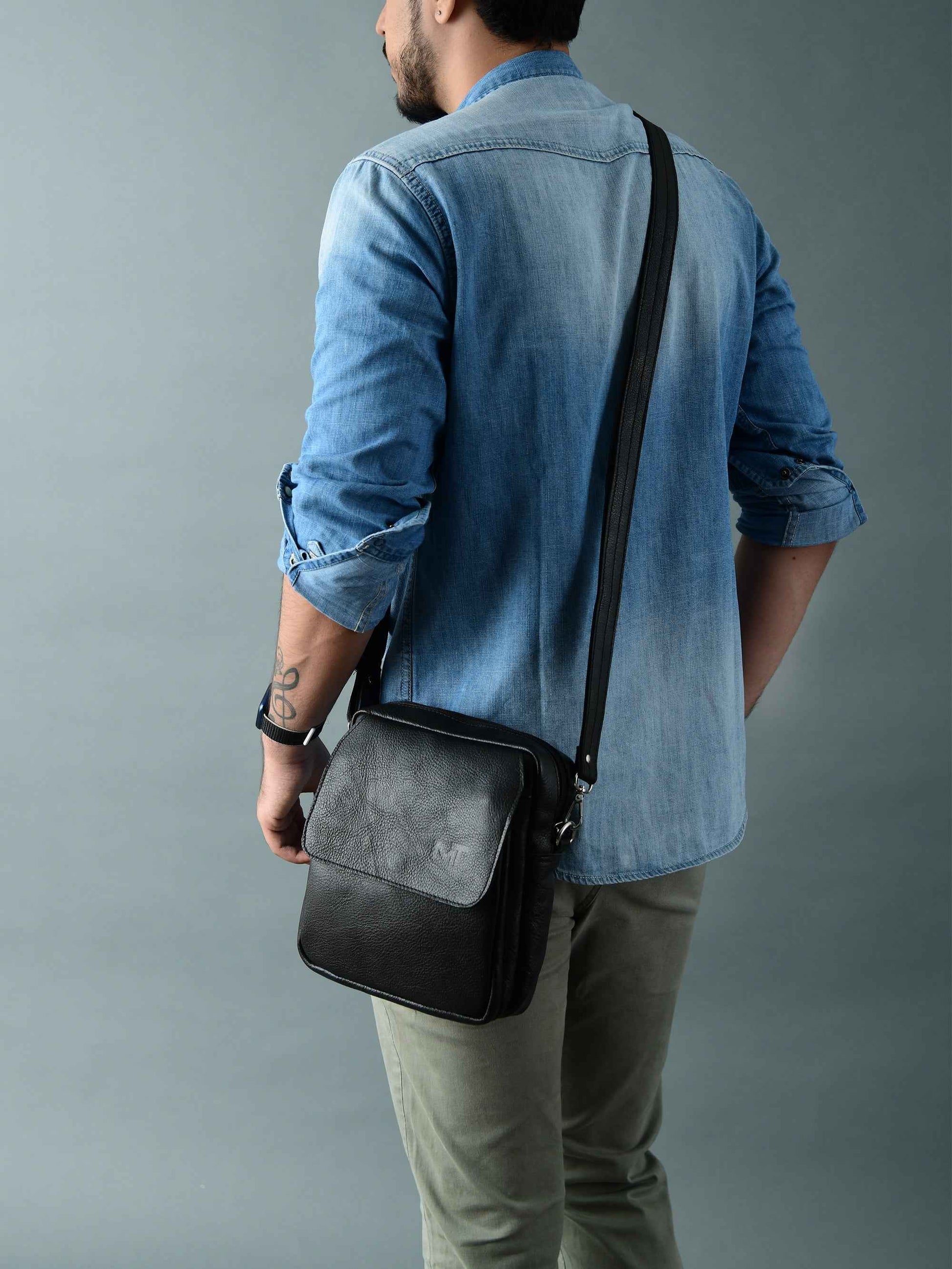 Enzo Black Side Messenger