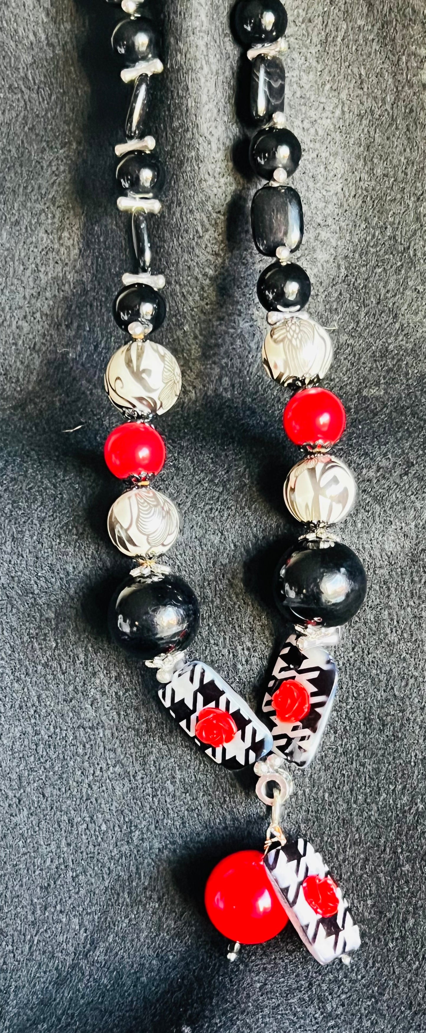 Graphic Floral Necklace