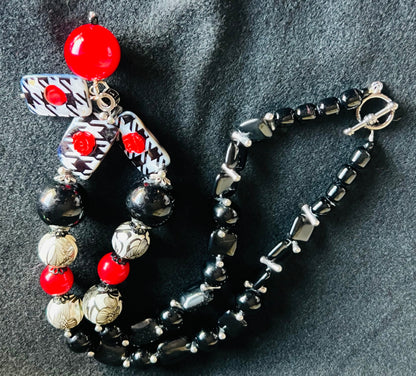 Graphic Floral Necklace